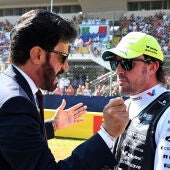 El presidente de la FIA, Ben Sulayem, junto a Fernando Alonso