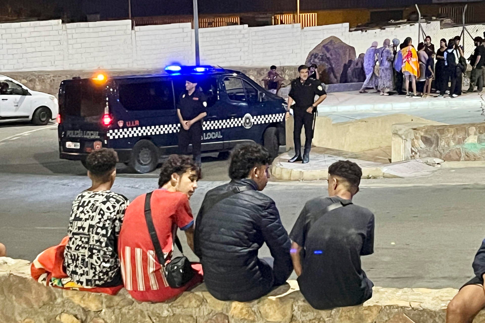 Varios migrantes en el asentamiento del Tarajal Varios migrantes en el asentamiento del Tarajal