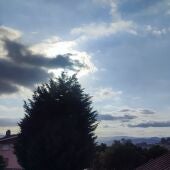 Cielo nuboso. Imagen de archivo. 