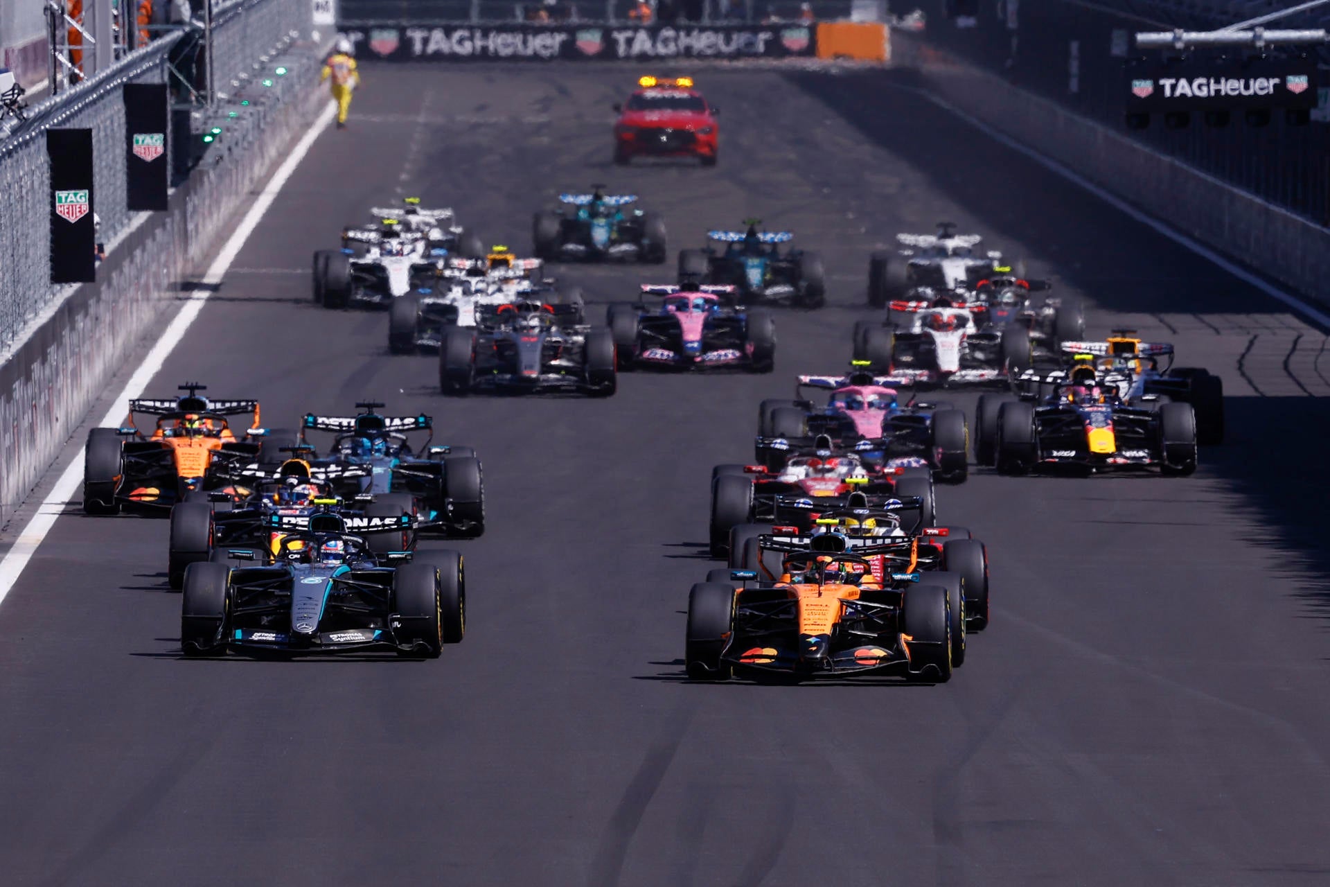 Varios pilotos participan este domingo en el Gran Premio de España de Fórmula Uno en el nuevo circuito de Madring en Madrid. Varios pilotos participan este domingo en el Gran Premio de España de Fórmula Uno en el nuevo circuito de Madring en Madrid.