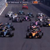 Varios pilotos participan este domingo en el Gran Premio de España de Fórmula Uno en el nuevo circuito de Madring en Madrid. 