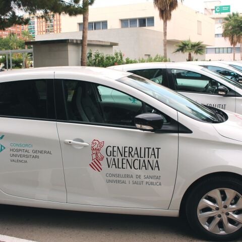 Uno de los vehículos de atención domiciliaria del Hospital General de València