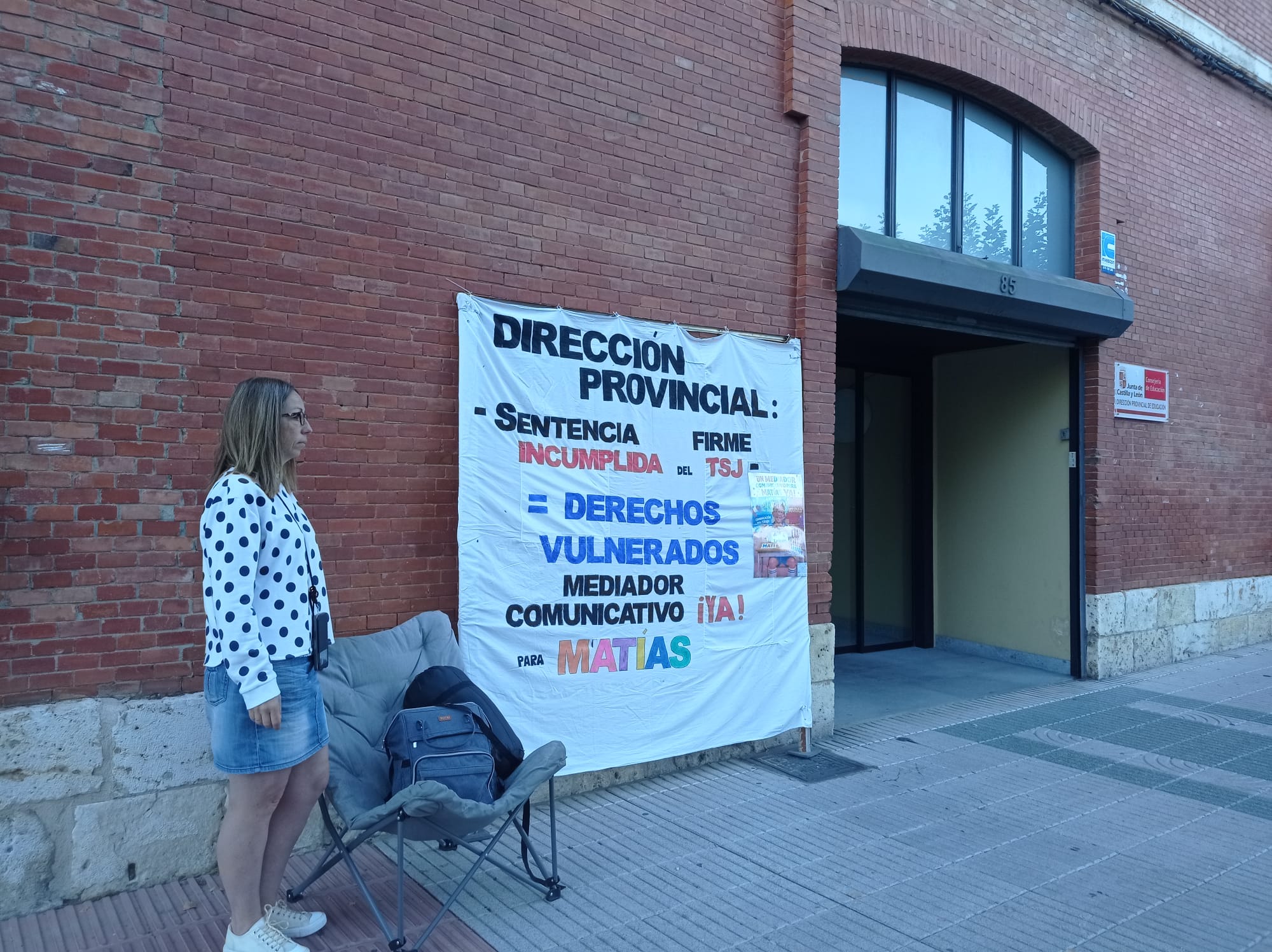 Los padres de Matías Cubillo se concentran frente a la Dirección de Educación solicitando el cumplimiento de la sentencia del TSJ Los padres de Matías Cubillo se concentran frente a la Dirección de Educación solicitando el cumplimiento de la sentencia del TSJ