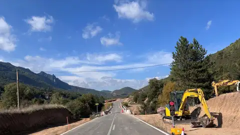 Las obras de mejora de la A- 132 se han retomado, tras ser aplazadas en el mes de julio Las obras de mejora de la A- 132 se han retomado, tras ser aplazadas en el mes de julio