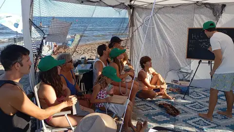 La campaña 'Huellas Positivas' retira 58 kilos de residuos de las playas de Castellón La campaña 'Huellas Positivas' retira 58 kilos de residuos de las playas de Castellón