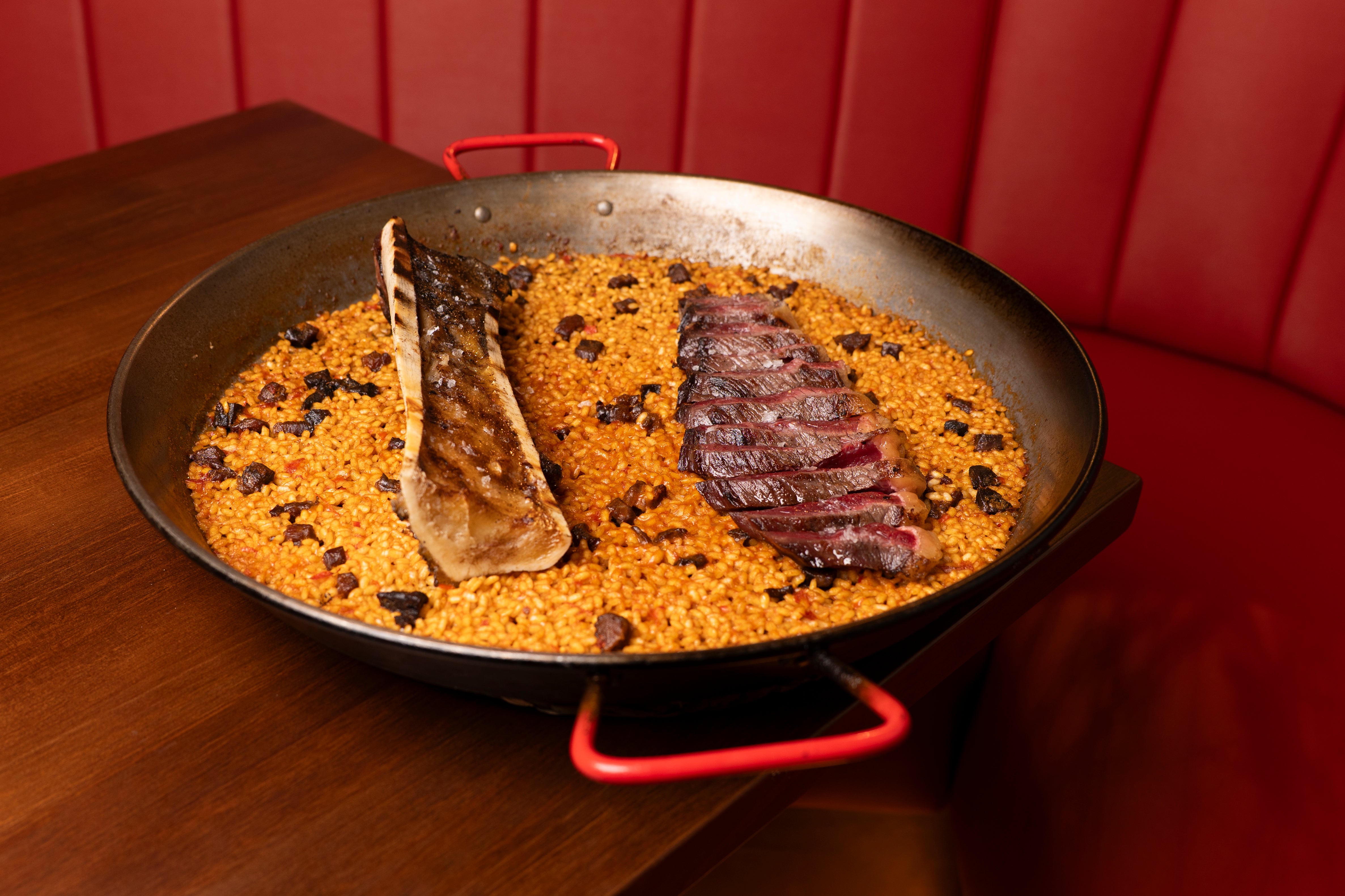 Tradición valenciana a la leña: así es Linaje, el noveno restaurante de Los Gómez episode artwork