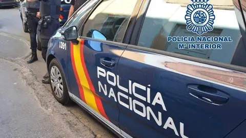 La Policía investiga el incendio de diez coches esta madrugada en varios puntos de Badajoz La Policía investiga el incendio de diez coches esta madrugada en varios puntos de Badajoz