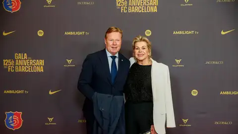 Fotografía de archivo en la que puede verse a Ronald Koeman junto a su esposa Bartina Koeman en una gala en el Gran Teatro del Liceo de Barcelona. Fotografía de archivo en la que puede verse a Ronald Koeman junto a su esposa Bartina Koeman en una gala en el Gran Teatro del Liceo de Barcelona.