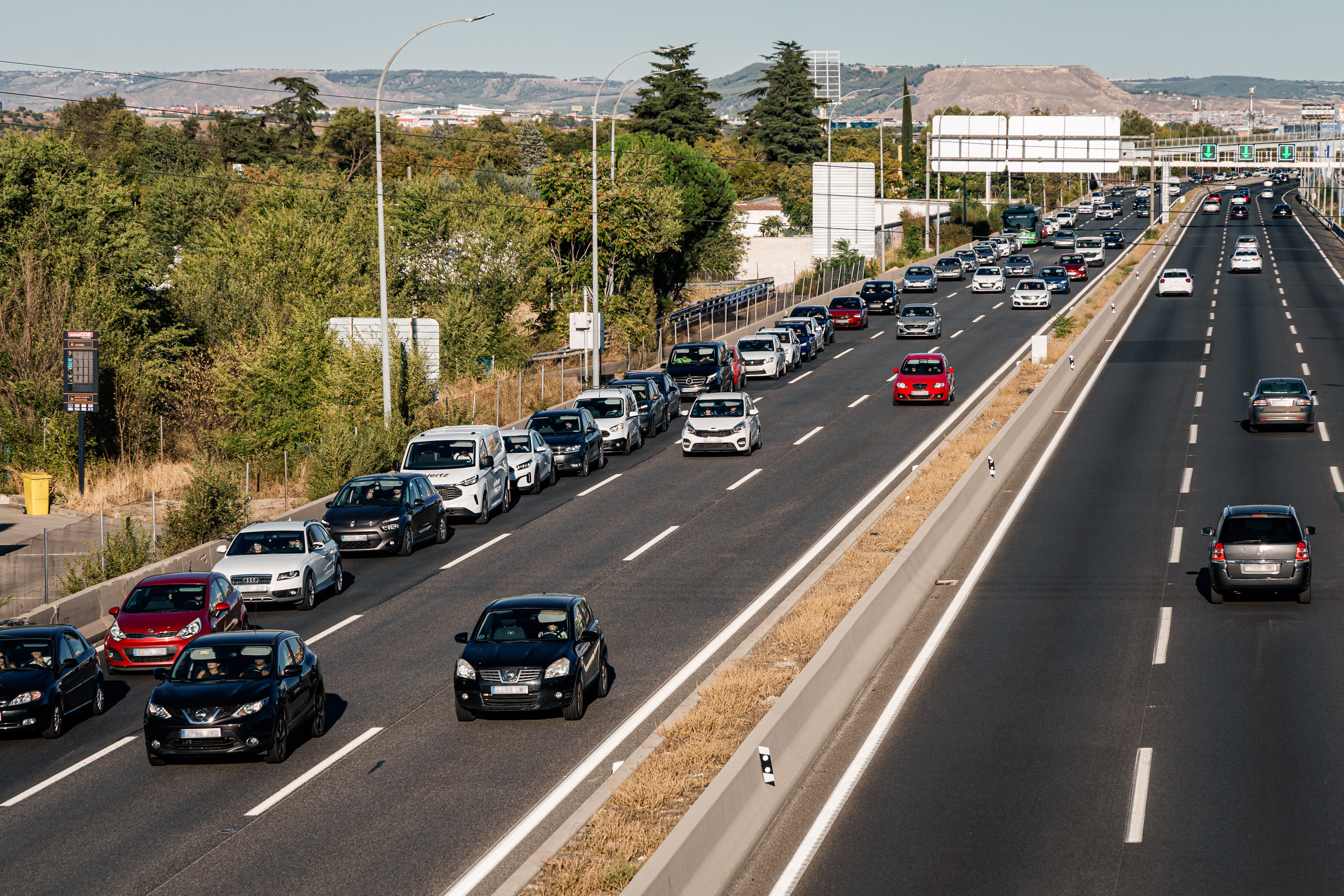 Vehículos circulan por la carretera A2 a la altura del km 12,5 durante la operación retorno del verano, a 30 de agosto de 2026, en Pinto, Madrid (España) Vehículos circulan por la carretera A2 a la altura del km 12,5 durante la operación retorno del verano, a 30 de agosto de 2026, en Pinto, Madrid (España)