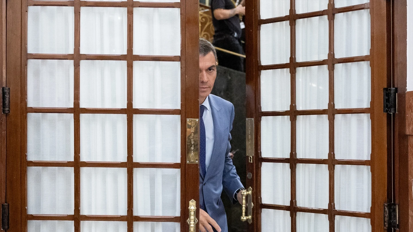 El presidente del Gobierno, Pedro Sánchez, a su salida de una sesión de control al Gobierno. El presidente del Gobierno, Pedro Sánchez, a su salida de una sesión de control al Gobierno.
