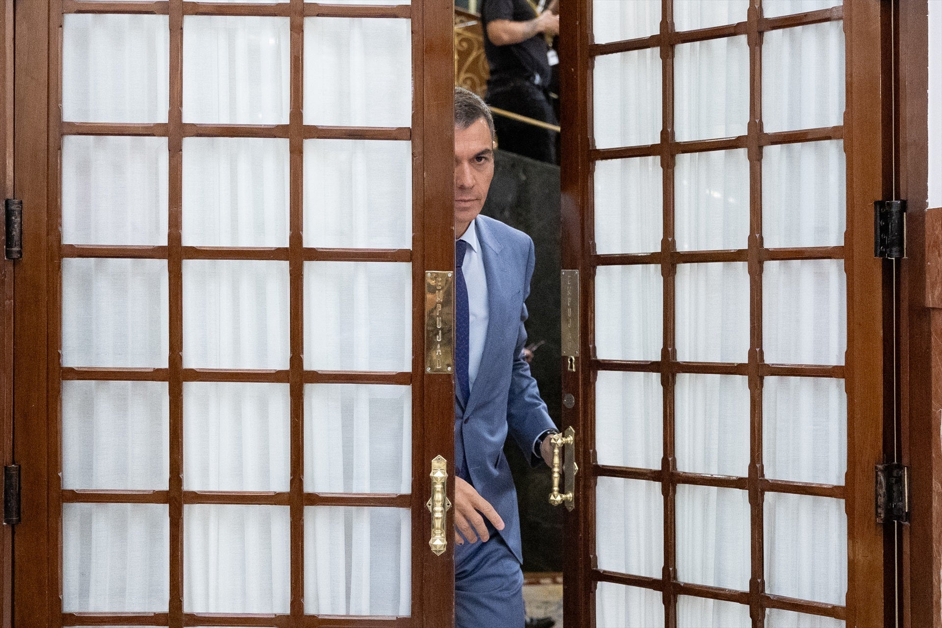 El presidente del Gobierno, Pedro Sánchez, a su salida de una sesión de control al Gobierno. El presidente del Gobierno, Pedro Sánchez, a su salida de una sesión de control al Gobierno.