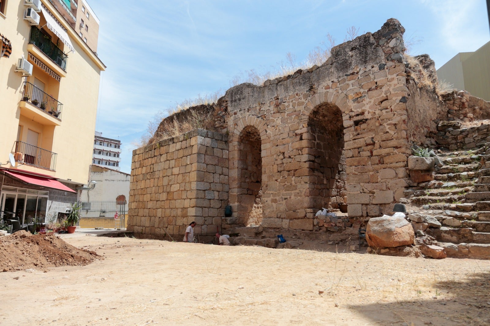 El Ayuntamiento licita por más de 557.000 euros la adecuación del entorno de la Torre Albarrana y el nuevo acceso posterior del Teatro María Luisa El Ayuntamiento licita por más de 557.000 euros la adecuación del entorno de la Torre Albarrana y el nuevo acceso posterior del Teatro María Luisa