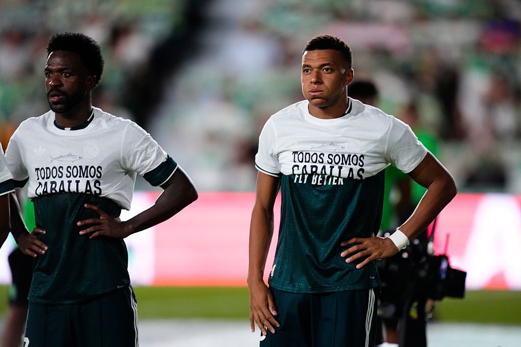 Vinicius y Mbappé evitan mostrar la camiseta de apoyo a Ceuta: "Pones al jugador en una situación comprometida" Vinicius y Mbappé evitan mostrar la camiseta de apoyo a Ceuta: "Pones al jugador en una situación comprometida"