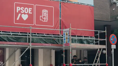 Policía Nacional en la sede del PSOE en Ferraz Policía Nacional en la sede del PSOE en Ferraz