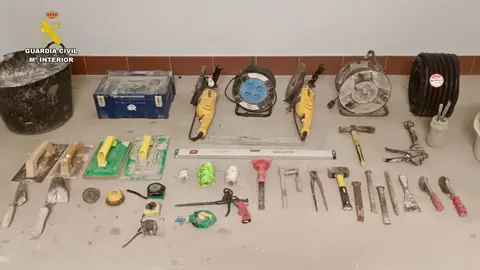 Detenido por sustraer maquinaria y herramientas de la empresa para la que trabajaba en Valencia de Alcántara Detenido por sustraer maquinaria y herramientas de la empresa para la que trabajaba en Valencia de Alcántara