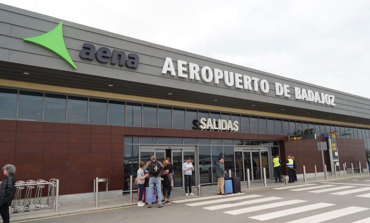 El PP de Extremadura reclama al Gobierno "inversiones reales" y "no anuncios vacíos" para el Aeropuerto de Badajoz El PP de Extremadura reclama al Gobierno "inversiones reales" y "no anuncios vacíos" para el Aeropuerto de Badajoz