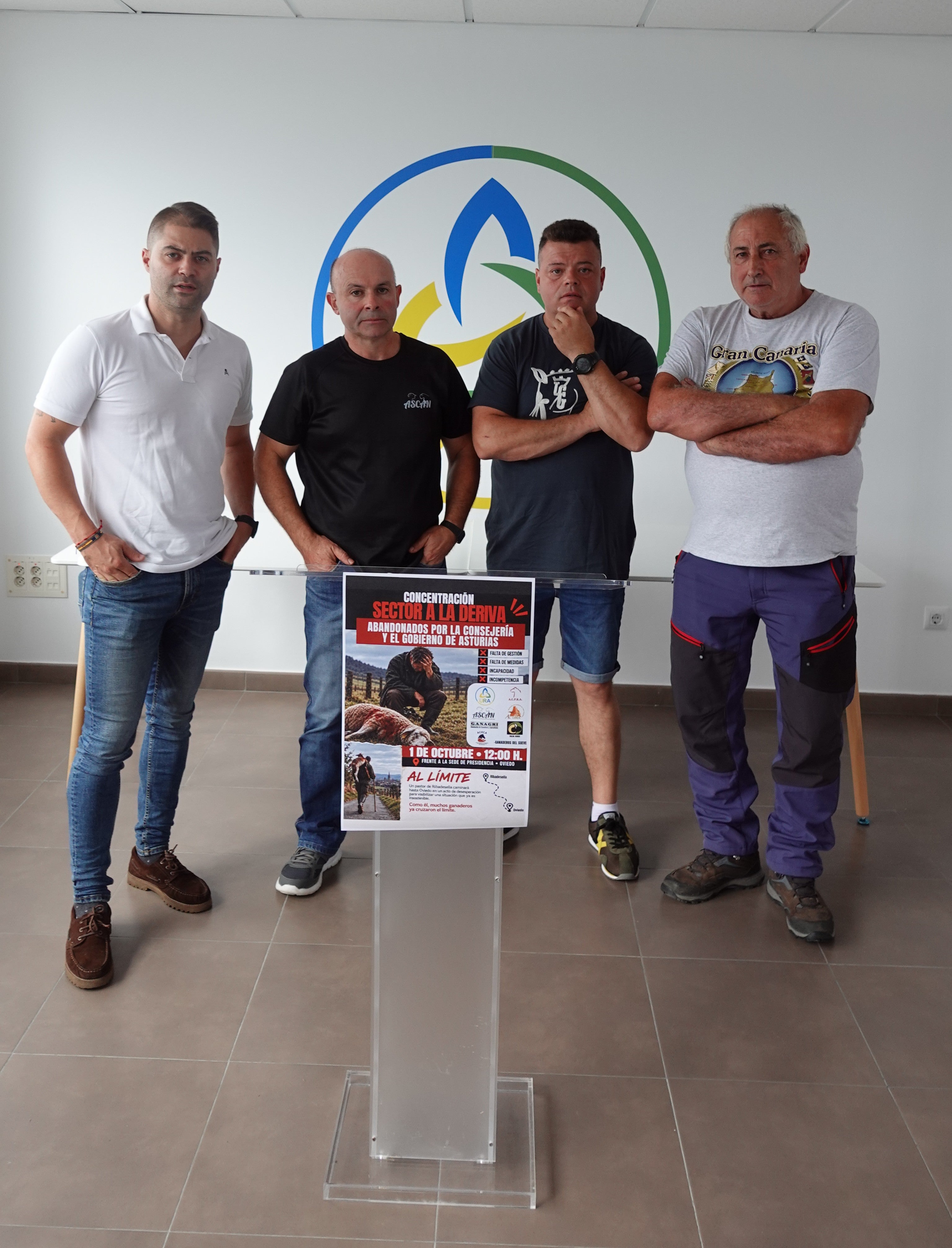 Borja Fernández lamenta que los sindicatos agrarios no respalden la protesta: "Los problemas los sufrimos todos, pero a la hora de salir nos quedamos solos" Borja Fernández lamenta que los sindicatos agrarios no respalden la protesta: "Los problemas los sufrimos todos, pero a la hora de salir nos quedamos solos"