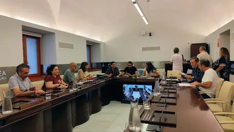 CSIF, UGT y CCOO recaban apoyos parlamentarios para la equiparación de empleados públicos CSIF, UGT y CCOO recaban apoyos parlamentarios para la equiparación de empleados públicos