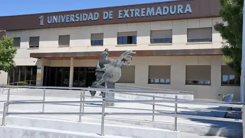 Más de 70 organizaciones piden a la UEx que rompa la financiación de Philip Morris a una cátedra sanitaria Más de 70 organizaciones piden a la UEx que rompa la financiación de Philip Morris a una cátedra sanitaria