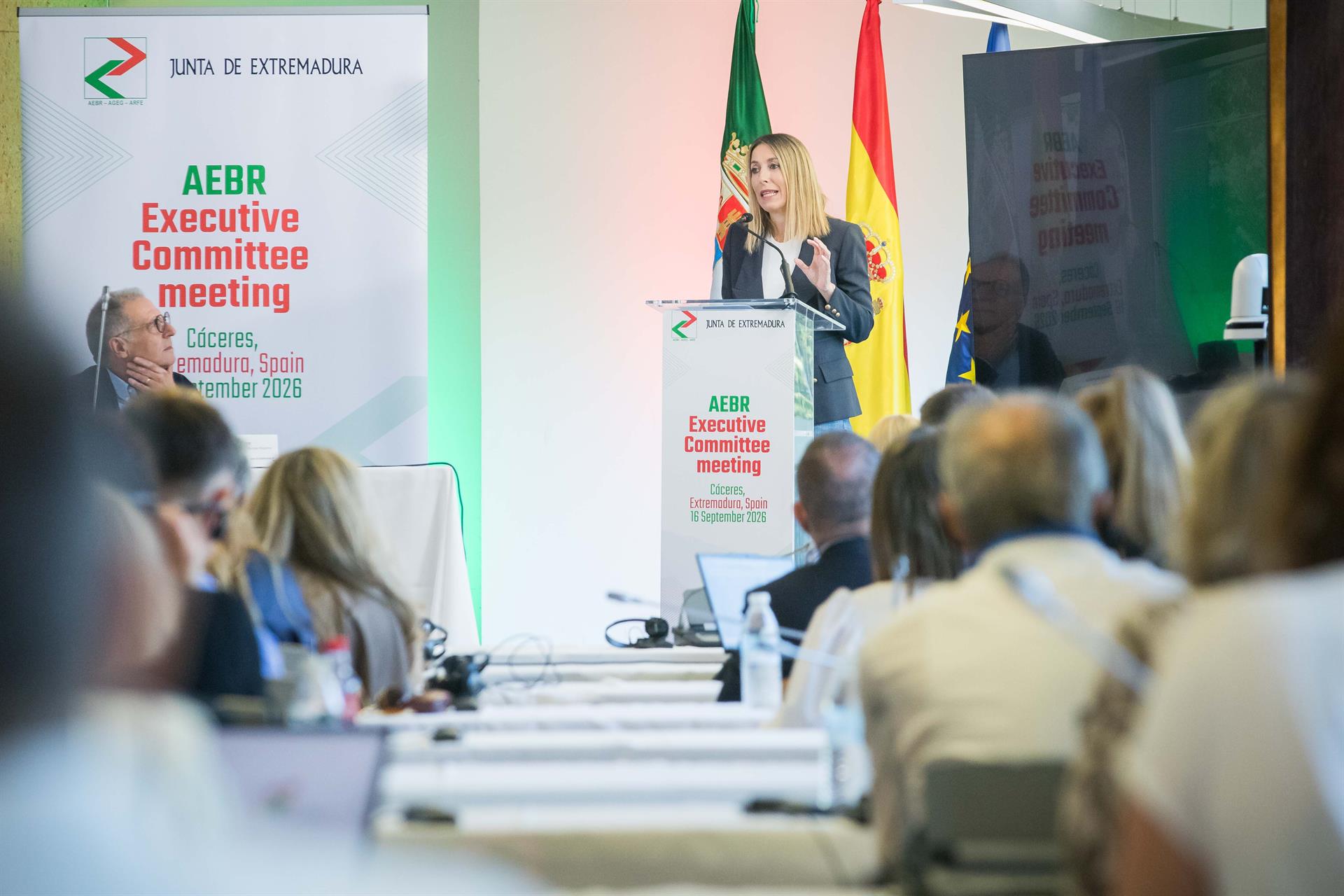 María Guardiola defiende en Cáceres la importancia de la cooperación transfronteriza ante el futuro de la UE María Guardiola defiende en Cáceres la importancia de la cooperación transfronteriza ante el futuro de la UE