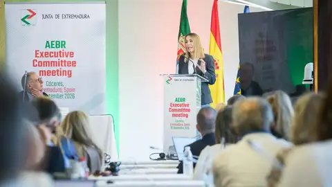 María Guardiola defiende en Cáceres la importancia de la cooperación transfronteriza ante el futuro de la UE María Guardiola defiende en Cáceres la importancia de la cooperación transfronteriza ante el futuro de la UE
