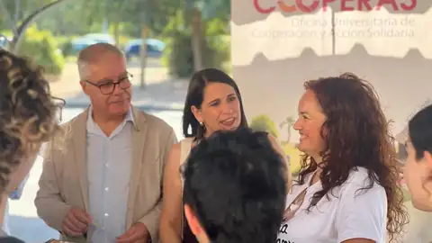 La UEx da la bienvenida a sus nuevos alumnos en Badajoz con 20 stands para conocer sus programas y servicios La UEx da la bienvenida a sus nuevos alumnos en Badajoz con 20 stands para conocer sus programas y servicios