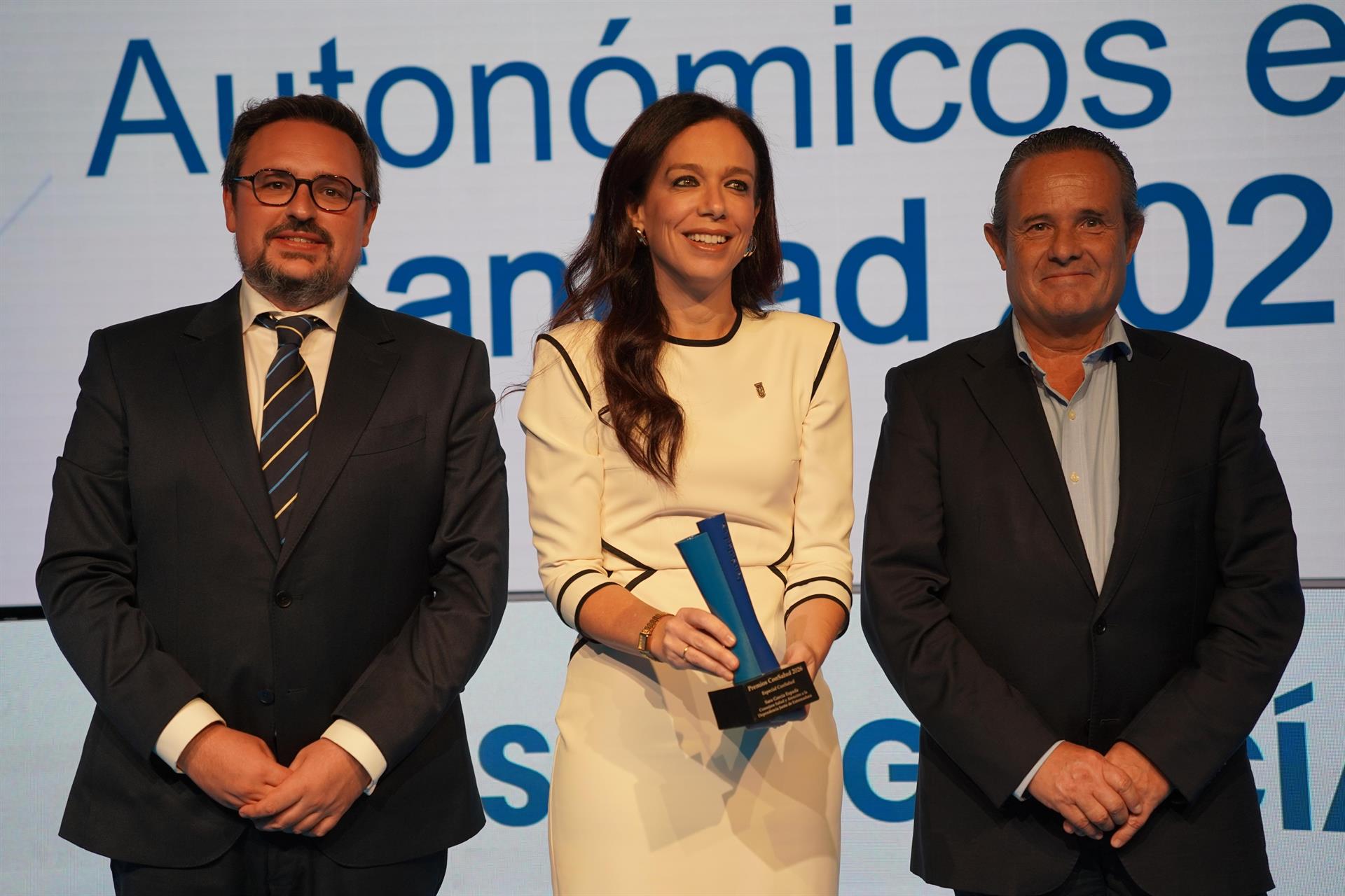 Sara García Espada recibe el Premio Especial a los Nuevos Liderazgos Autonómicos 'ConSalud 2026' Sara García Espada recibe el Premio Especial a los Nuevos Liderazgos Autonómicos 'ConSalud 2026'