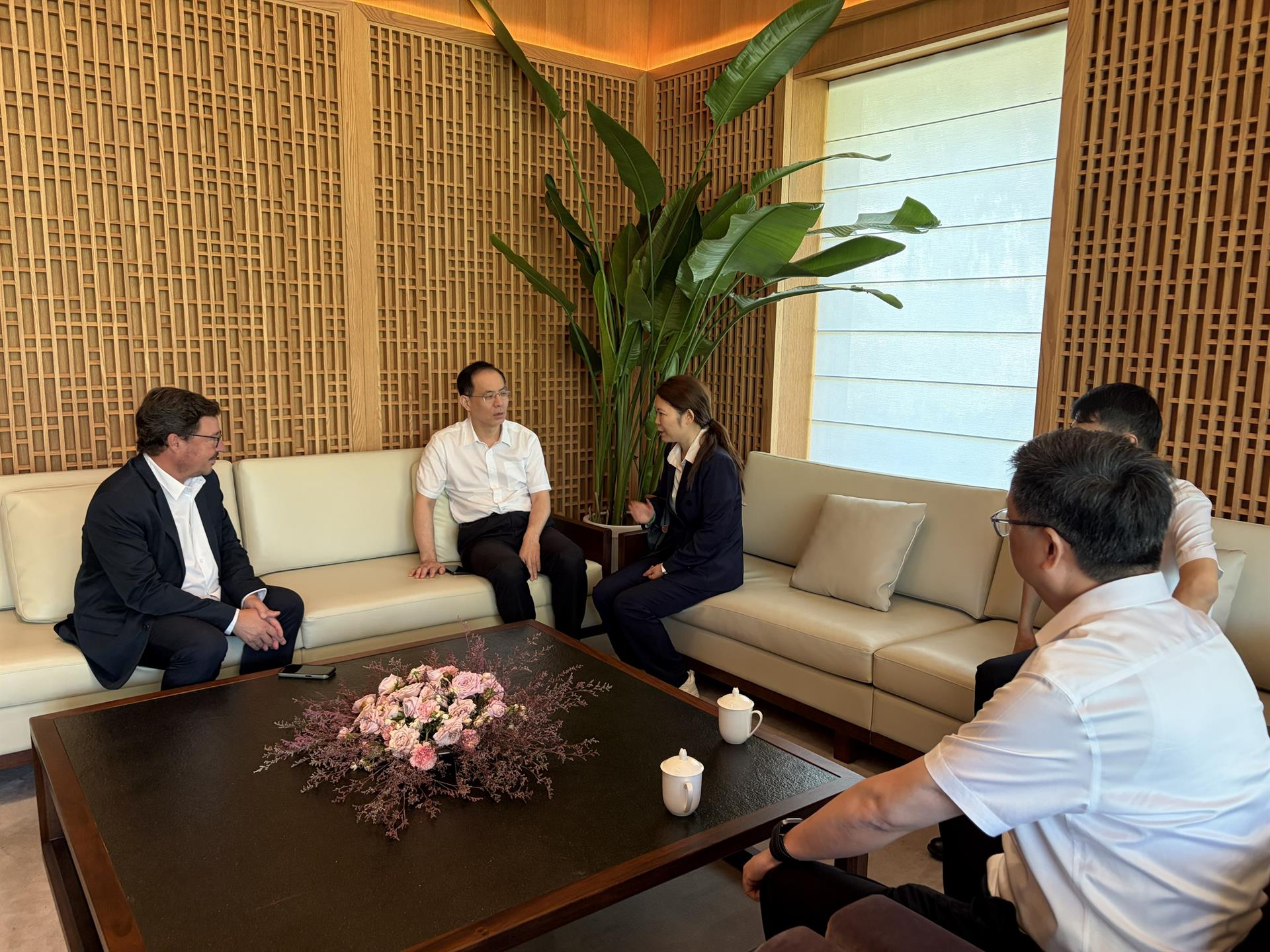 Extremadura y la ciudad china de Wuhu acuerdan impulsar una cooperación industrial, tecnológica y empresarial Extremadura y la ciudad china de Wuhu acuerdan impulsar una cooperación industrial, tecnológica y empresarial