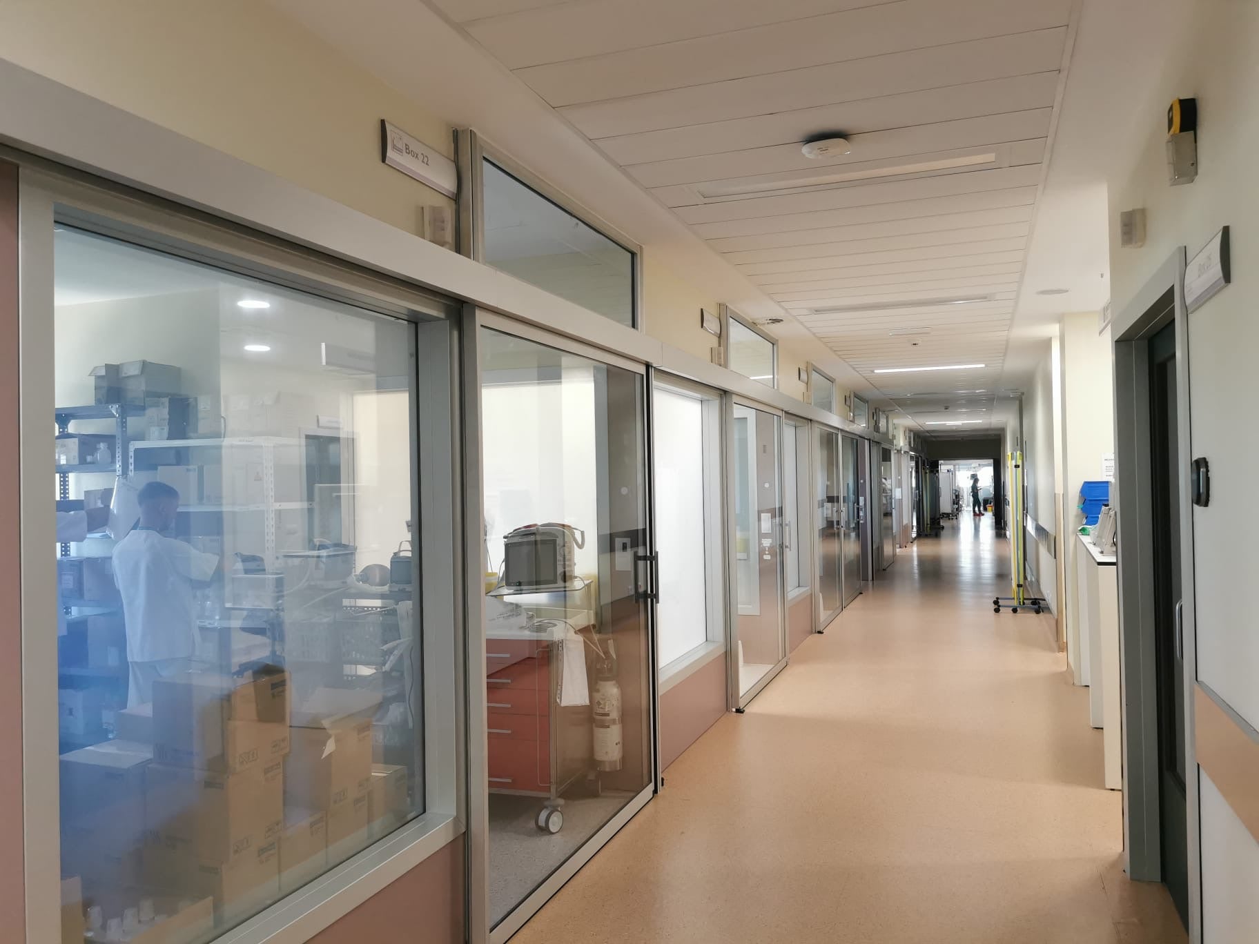 El SES invierte más de 87.500 euros en mejorar la UCI del Complejo Hospitalario Universitario de Cáceres El SES invierte más de 87.500 euros en mejorar la UCI del Complejo Hospitalario Universitario de Cáceres