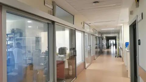 El SES invierte más de 87.500 euros en mejorar la UCI del Complejo Hospitalario Universitario de Cáceres El SES invierte más de 87.500 euros en mejorar la UCI del Complejo Hospitalario Universitario de Cáceres