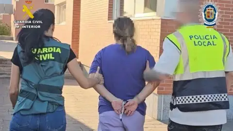 Detienen a siete personas por cinco robos de cableado de cobre y en una planta fotovoltaica en Cáceres Detienen a siete personas por cinco robos de cableado de cobre y en una planta fotovoltaica en Cáceres