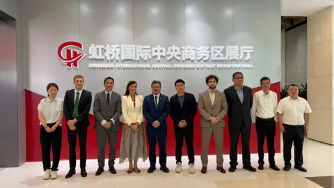 Santamaría presenta en Shanghái las oportunidades de inversión de Extremadura y firma el MOU con Shanghai Hongqiao International Santamaría presenta en Shanghái las oportunidades de inversión de Extremadura y firma el MOU con Shanghai Hongqiao International