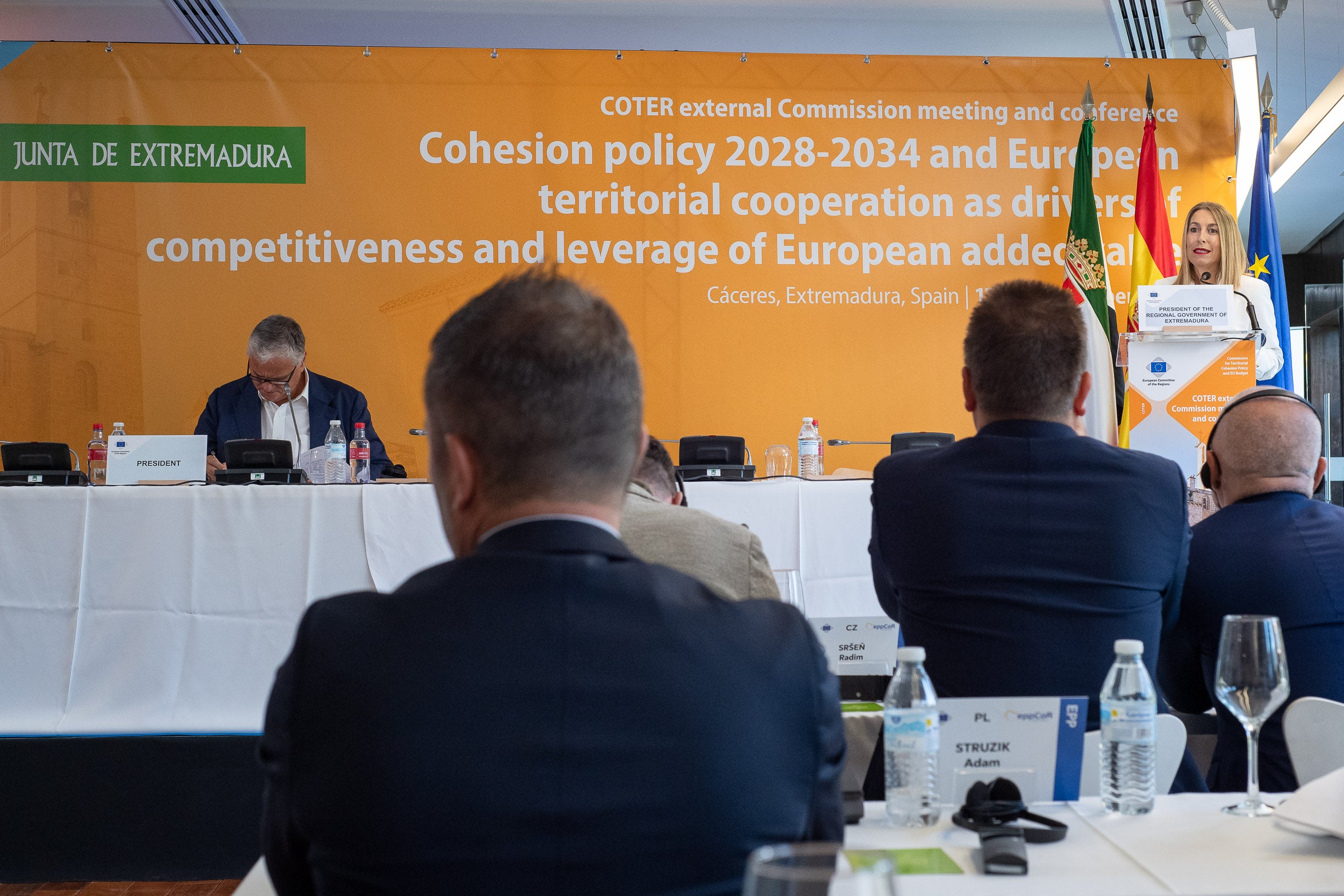 Cáceres acoge la décima reunión de la Comisión de Cohesión y Presupuesto del Comité Europeo de las Regiones Cáceres acoge la décima reunión de la Comisión de Cohesión y Presupuesto del Comité Europeo de las Regiones