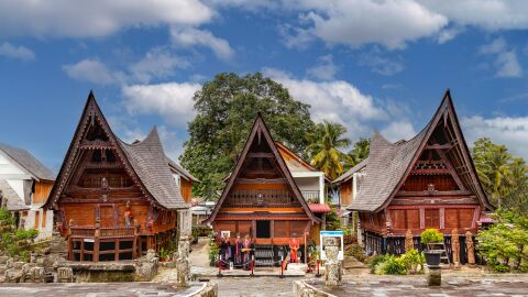 Casas Batak en Lago Toba, Sumatra Casas Batak en Lago Toba, Sumatra
