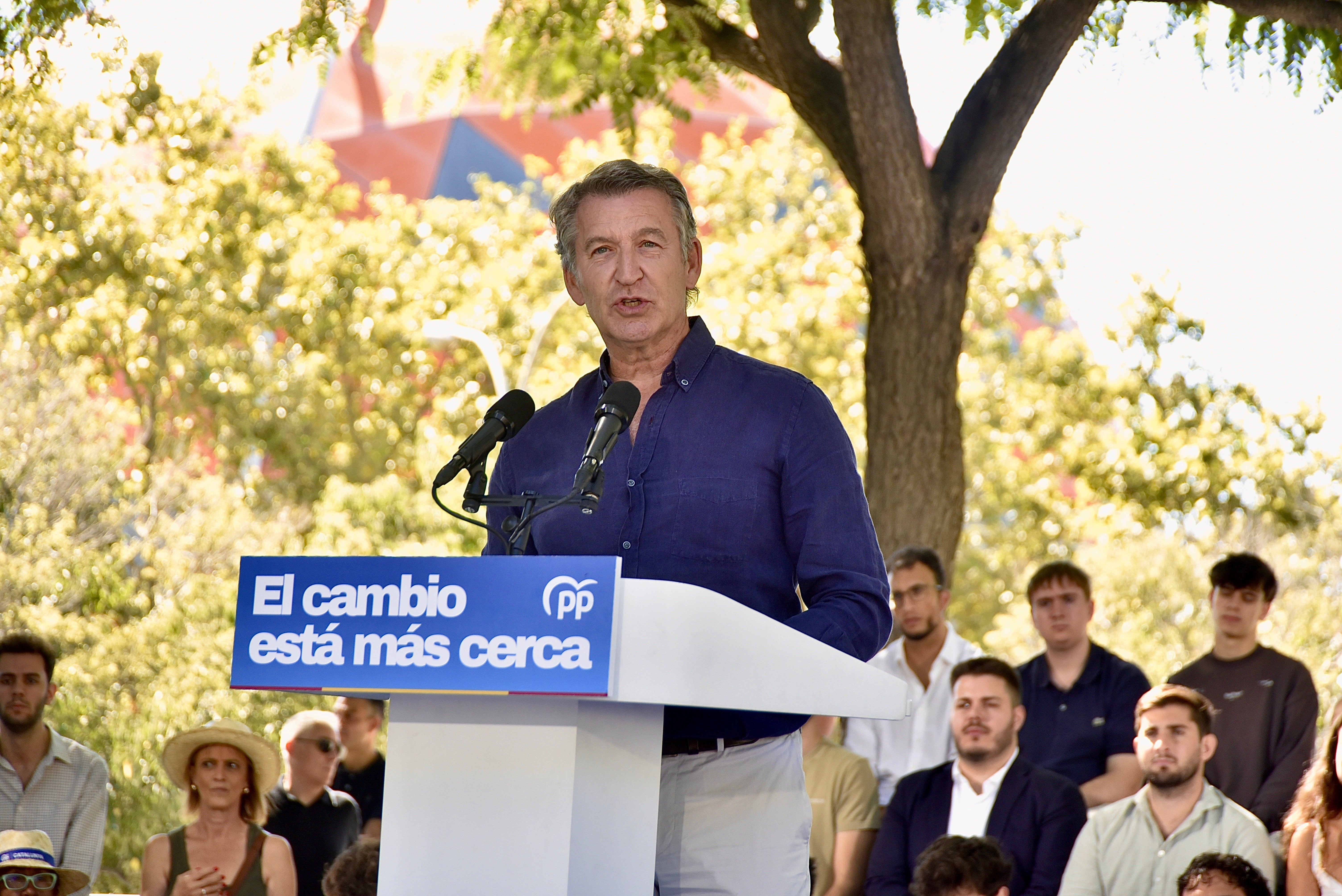 Feijóo promete retirar la nacionalidad a condenados por delitos graves para "recuperar el prestigio" del pasaporte español Feijóo promete retirar la nacionalidad a condenados por delitos graves para "recuperar el prestigio" del pasaporte español