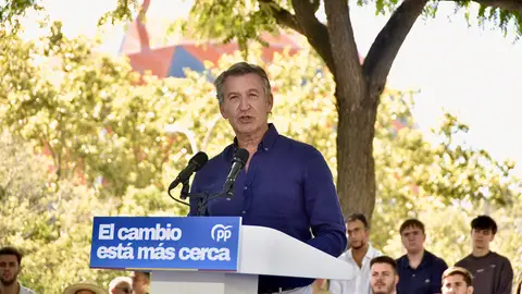 Feijóo promete retirar la nacionalidad a condenados por delitos graves para "recuperar el prestigio" del pasaporte español Feijóo promete retirar la nacionalidad a condenados por delitos graves para "recuperar el prestigio" del pasaporte español