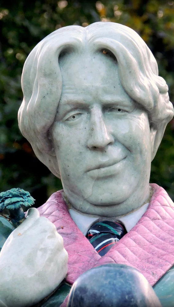 Detalle de la escultura de Oscar Wilde en Merrion Square Park Detalle de la escultura de Oscar Wilde en Merrion Square Park
