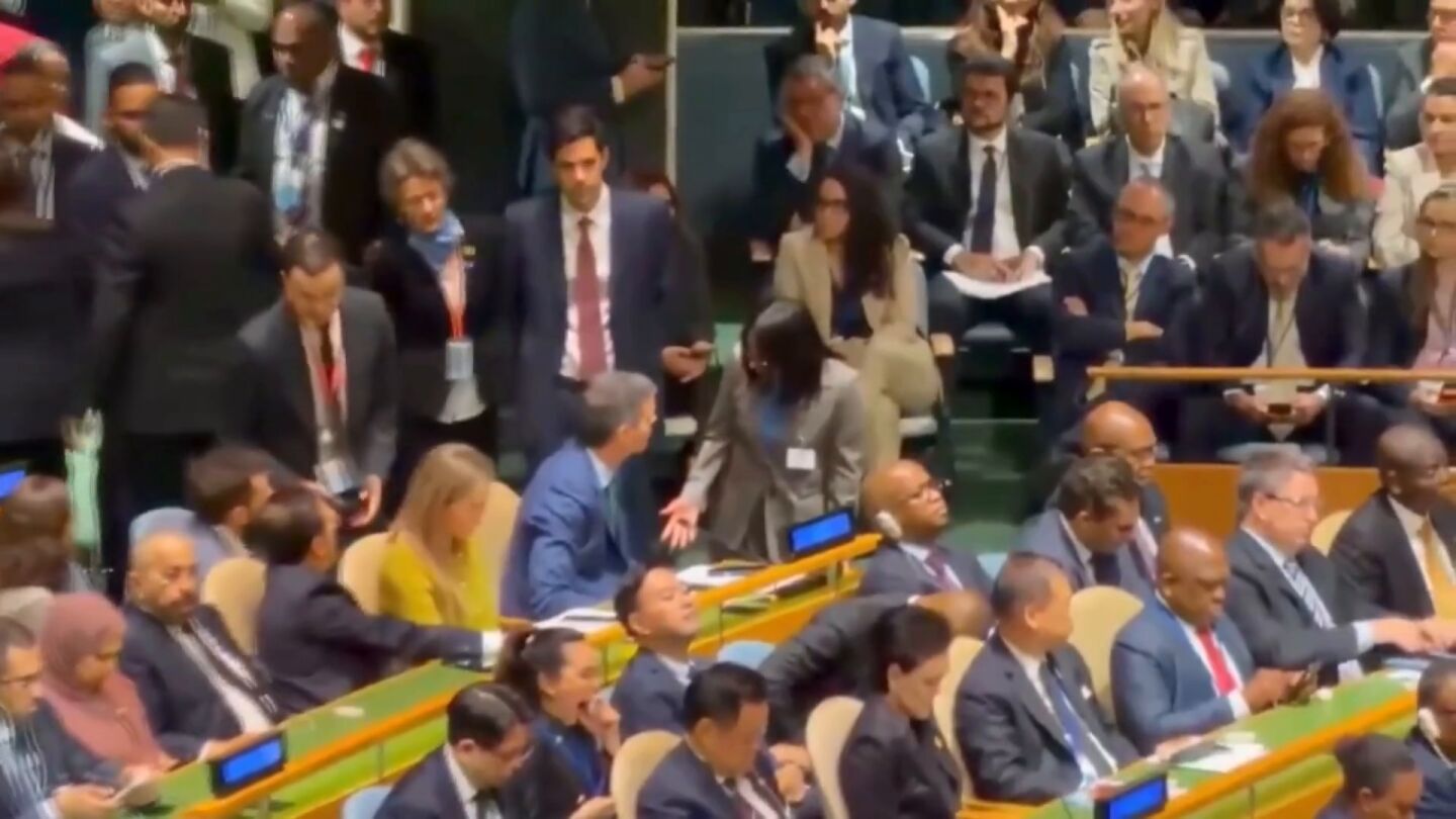 Delcy Rodr&iacute;guez saluda a Pedro S&aacute;nchez en plena Asamblea de la ONU y acuerdan seguir dialogando por Venezuela