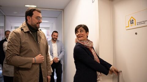 La ministra de Vivienda y Agenda Urbana, Isabel Rodríguez, y el presidente del Principado de Asturias, Adrián Barbón, visitan las viviendas públicas propiedad de CASA 47 La ministra de Vivienda y Agenda Urbana, Isabel Rodríguez, y el presidente del Principado de Asturias, Adrián Barbón, visitan las viviendas públicas propiedad de CASA 47