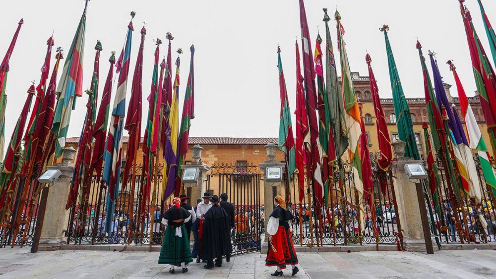Hay acuerdo: el desfile de pendones lo organizarán el Ayuntamiento y la Asociación Reino de León Hay acuerdo: el desfile de pendones lo organizarán el Ayuntamiento y la Asociación Reino de León