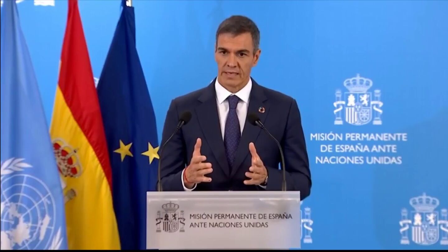 S&aacute;nchez se&ntilde;ala a Ayuso por la "tragedia social" del desahucio de Maricarmen: "M&aacute;s preocupados en comprar un aticazo"