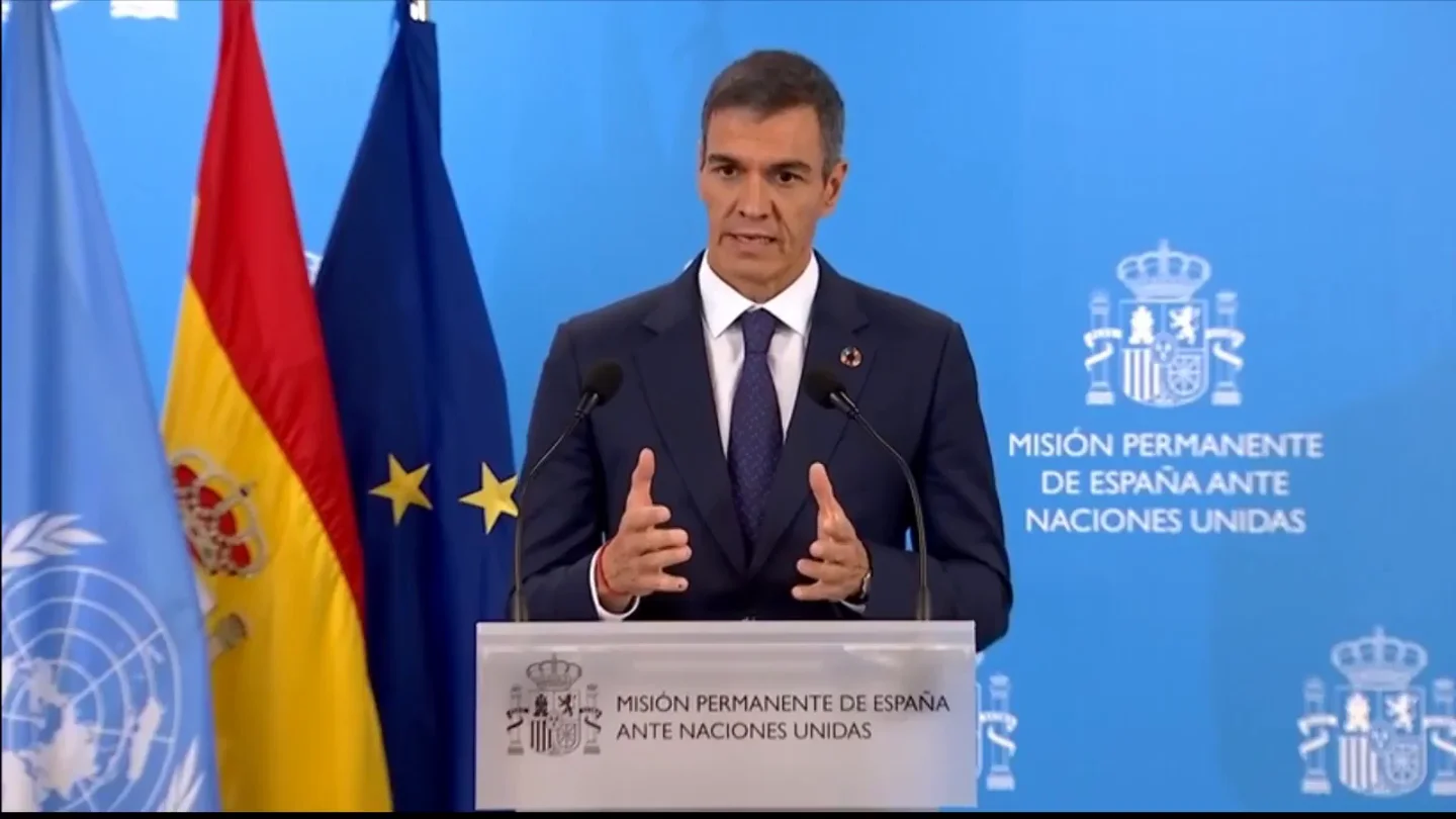 Sánchez señala a Ayuso por la "tragedia social" del desahucio de Maricarmen: "Más preocupados en comprar un aticazo" Sánchez señala a Ayuso por la "tragedia social" del desahucio de Maricarmen: "Más preocupados en comprar un aticazo"