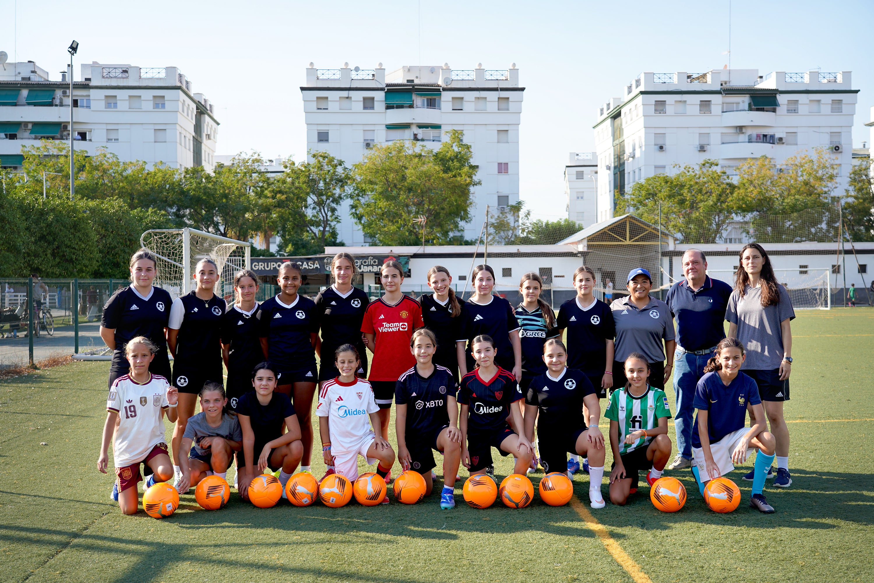 El Milagrito reconoce al Honeyball Femenino con su Premio Juego Limpio El Milagrito reconoce al Honeyball Femenino con su Premio Juego Limpio