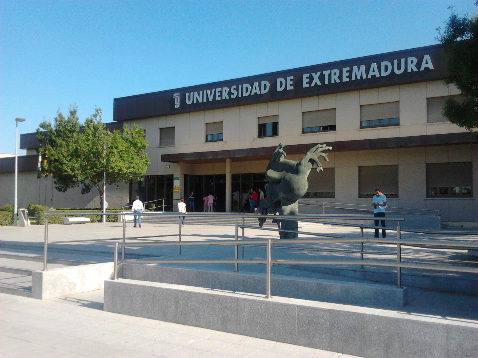 La UEx aumenta sus matrículas por tercer curso consecutivo y espera superar este año las 4.200 La UEx aumenta sus matrículas por tercer curso consecutivo y espera superar este año las 4.200