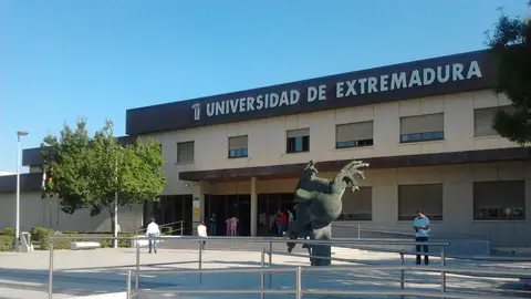 La UEx aumenta sus matrículas por tercer curso consecutivo y espera superar este año las 4.200 La UEx aumenta sus matrículas por tercer curso consecutivo y espera superar este año las 4.200