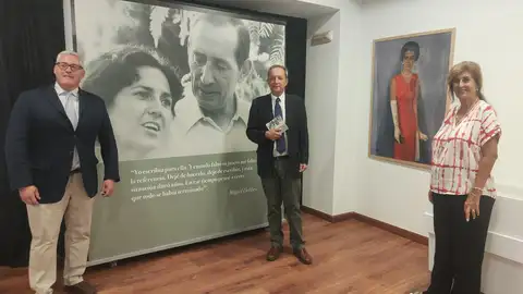 La Fundación Mercedes Calles expone en Cáceres objetos personales de Miguel Delibes en homenaje a su mujer La Fundación Mercedes Calles expone en Cáceres objetos personales de Miguel Delibes en homenaje a su mujer