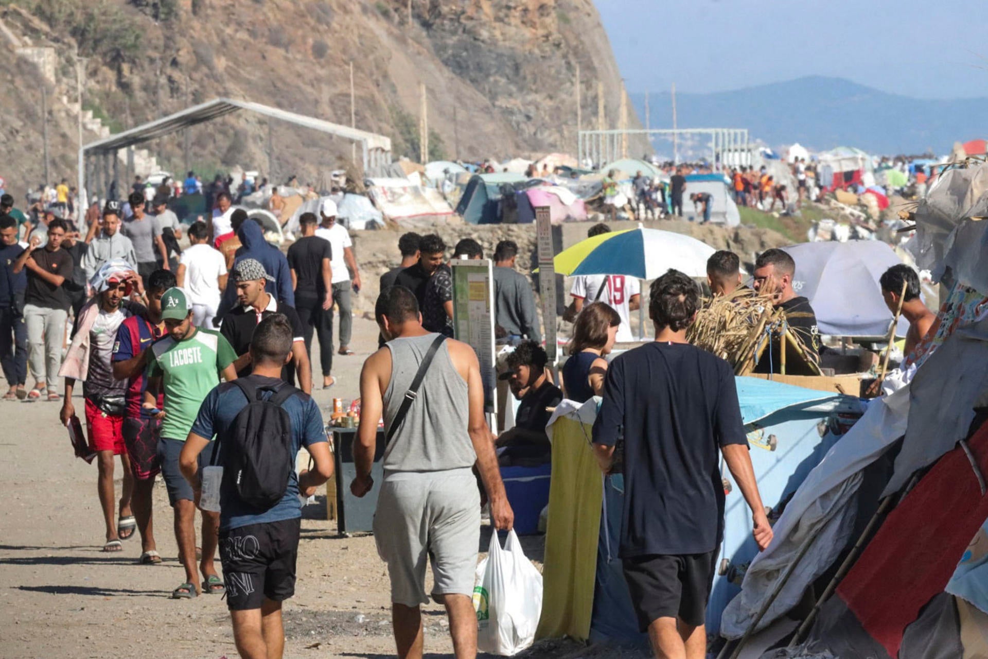 María Llapart adelanta en Onda Cero la fecha que establece el Gobierno para realojar a todos los migrantes de Ceuta: "El 10 de octubre es el plazo" María Llapart adelanta en Onda Cero la fecha que establece el Gobierno para realojar a todos los migrantes de Ceuta: "El 10 de octubre es el plazo"