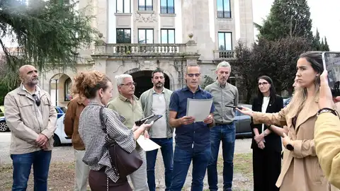 Antiguos alumnos del Colegio Mayor San Clemente de Santiago exigen la rehabilitación y reapertura del edificio Antiguos alumnos del Colegio Mayor San Clemente de Santiago exigen la rehabilitación y reapertura del edificio