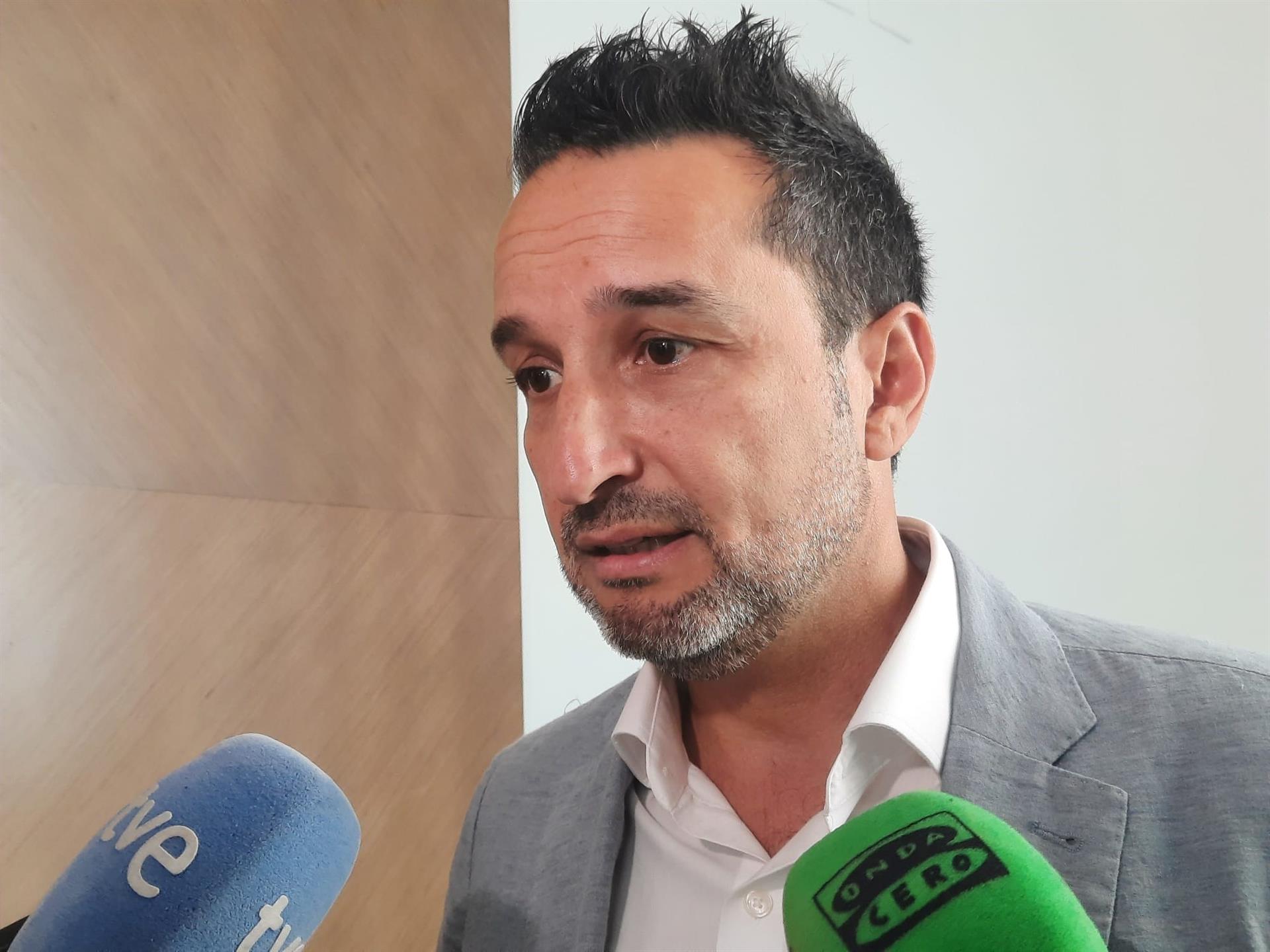 Ricardo Cabezas renuncia como concejal en el Ayuntamiento de Badajoz tras la aclaración del fallo del hermano de Sánchez Ricardo Cabezas renuncia como concejal en el Ayuntamiento de Badajoz tras la aclaración del fallo del hermano de Sánchez