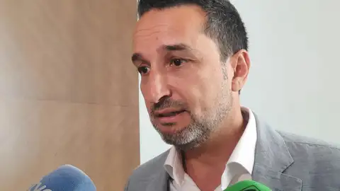 Ricardo Cabezas renuncia como concejal en el Ayuntamiento de Badajoz tras la aclaración del fallo del hermano de Sánchez Ricardo Cabezas renuncia como concejal en el Ayuntamiento de Badajoz tras la aclaración del fallo del hermano de Sánchez